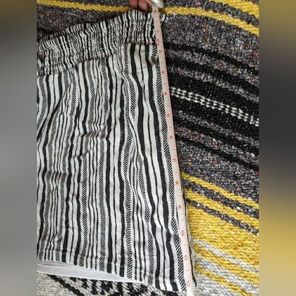 Black and white Striped Linen Shorts - Picture 9 of 10